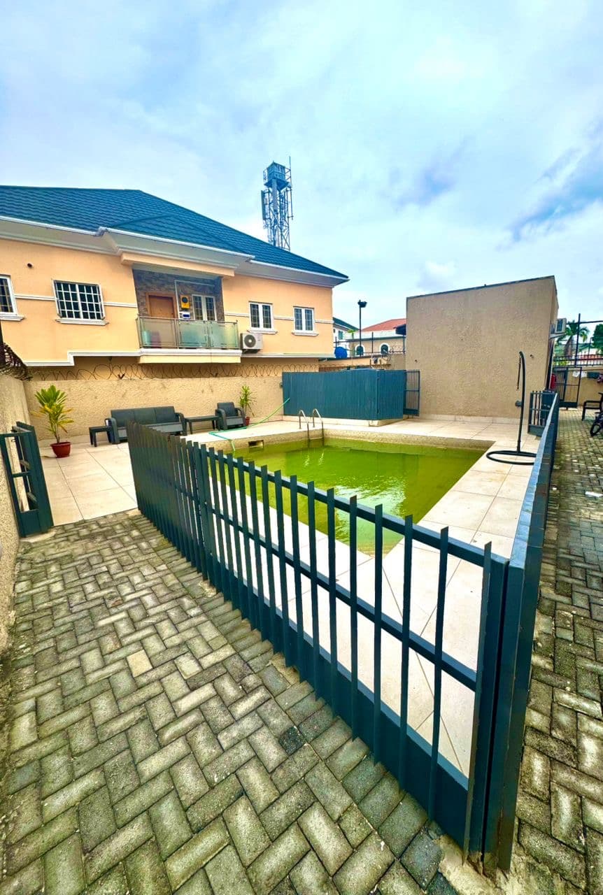 Four bedroom furnished terrace for sale