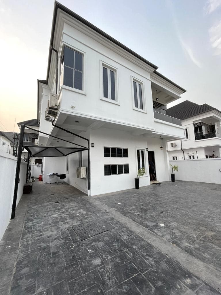 Five bedroom fully detached house