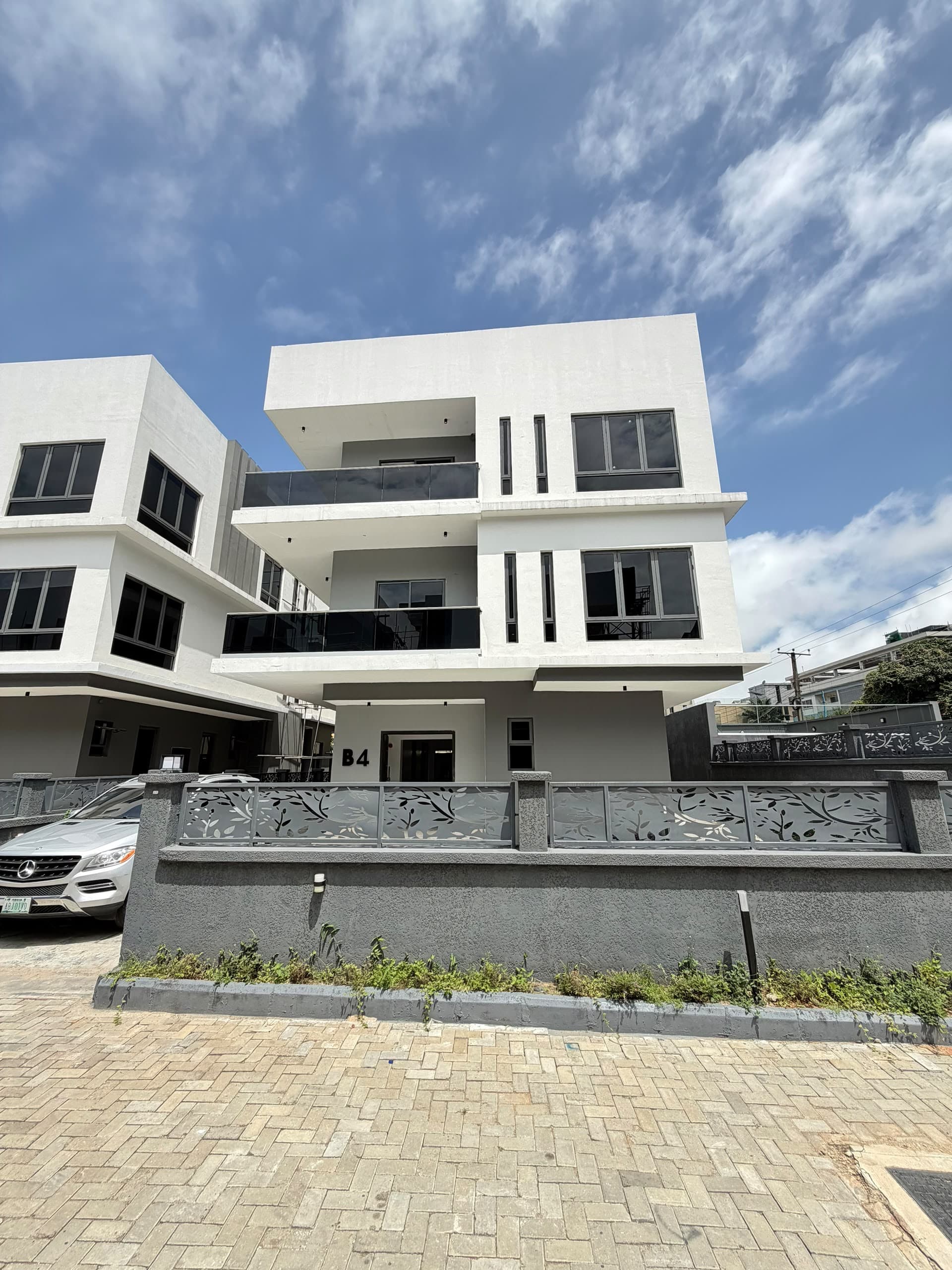 5 Bedroom Detached Duplex for Sale
