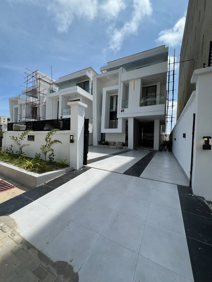 Five bedroom fully detached for sale