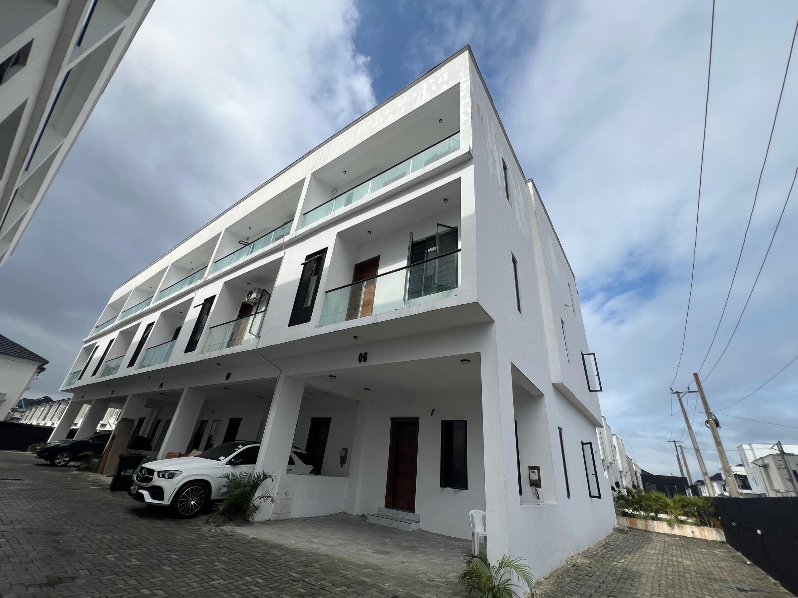 Four bedroom terraced duplex for rent